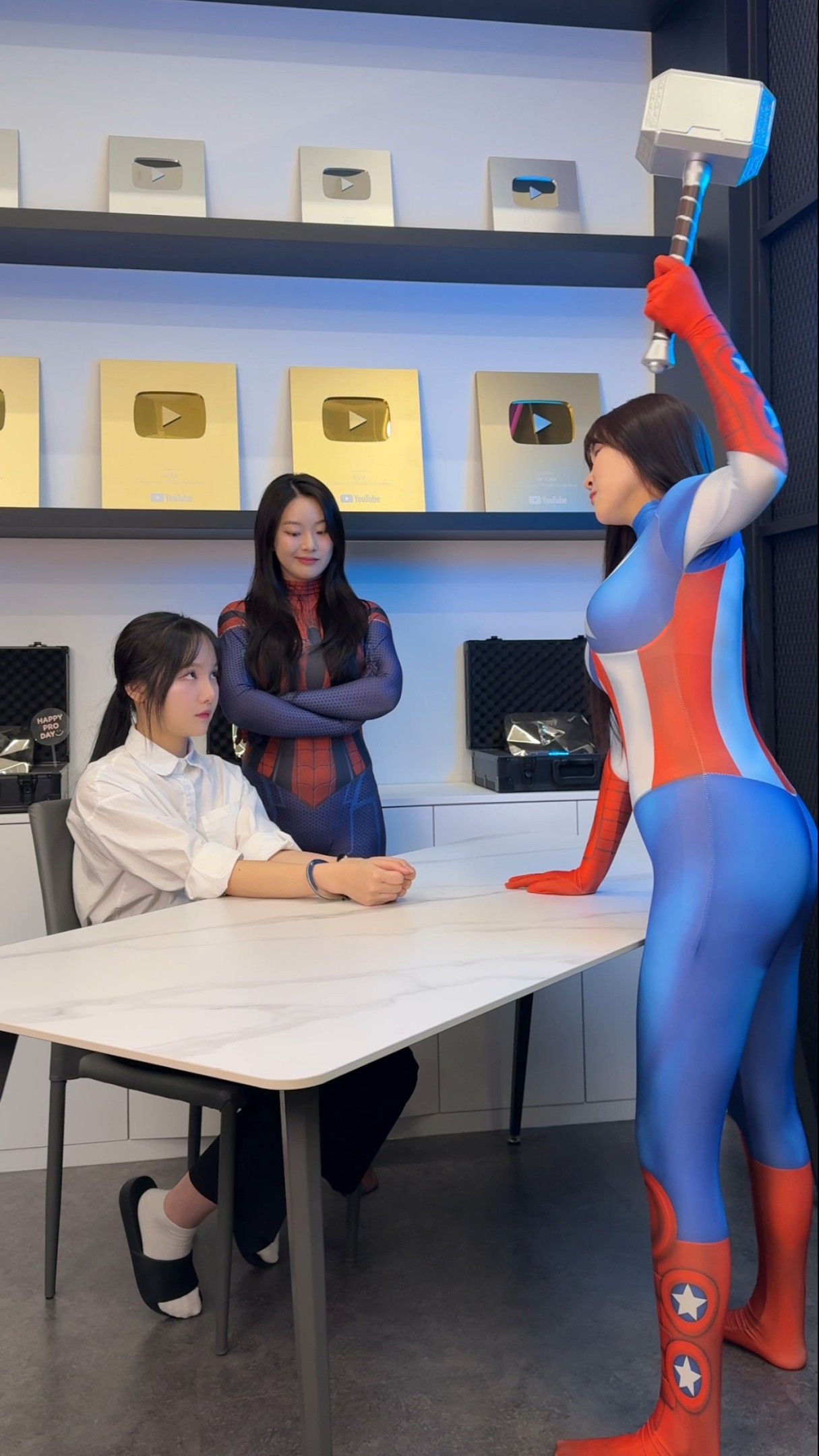 망치를 피해라?