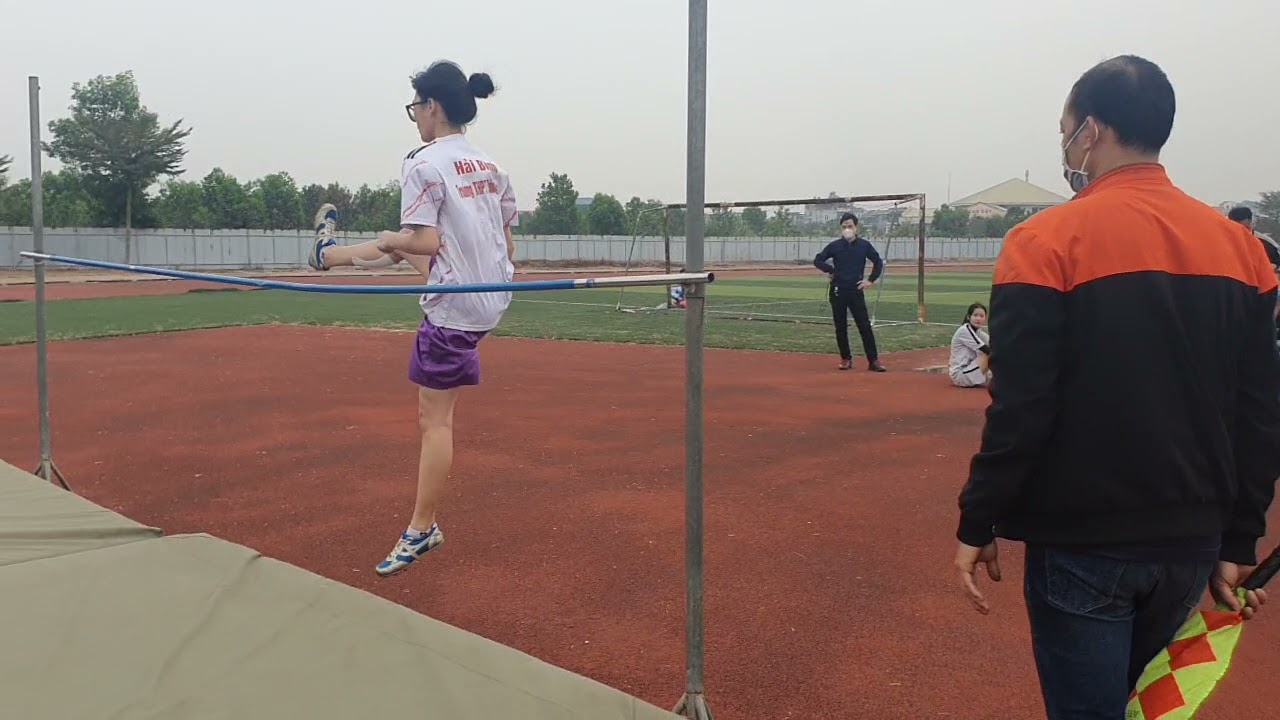 Cô giáo Thể dục nhảy cao 1m35 giành huy chương vàng đại hội TDTT TX Đông Triều 2021