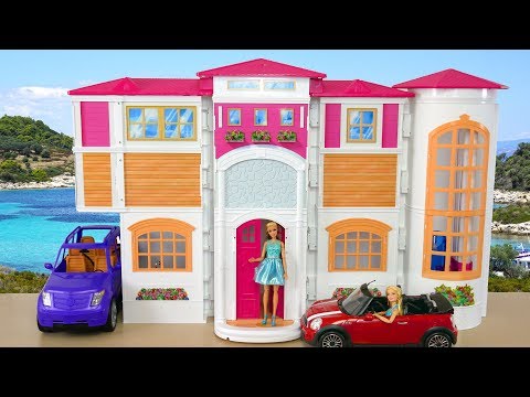 ini keren guys! kita bakal unboxing rumah barbie yang gede banget, tingginya aja lebih dari satu met. 