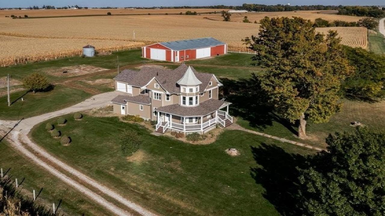 1025 230th Street, Tipton, IA Presented by Steven Hankemeier.