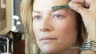 How To Tweeze Your Eyebrows