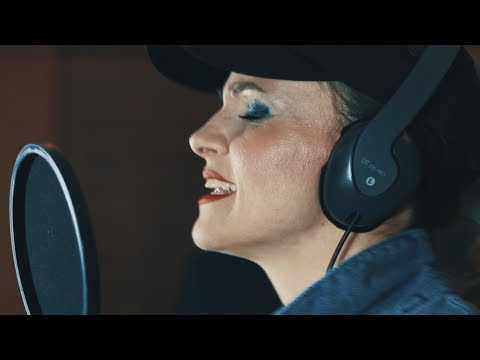 Kollányi Zsuzsi & The Beaters - Így jó (Official Music Video)