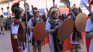 AHTren obrak "berehala eta behin betiko gelditzea" eskatu dute Iruñean erromatar desfile batekin