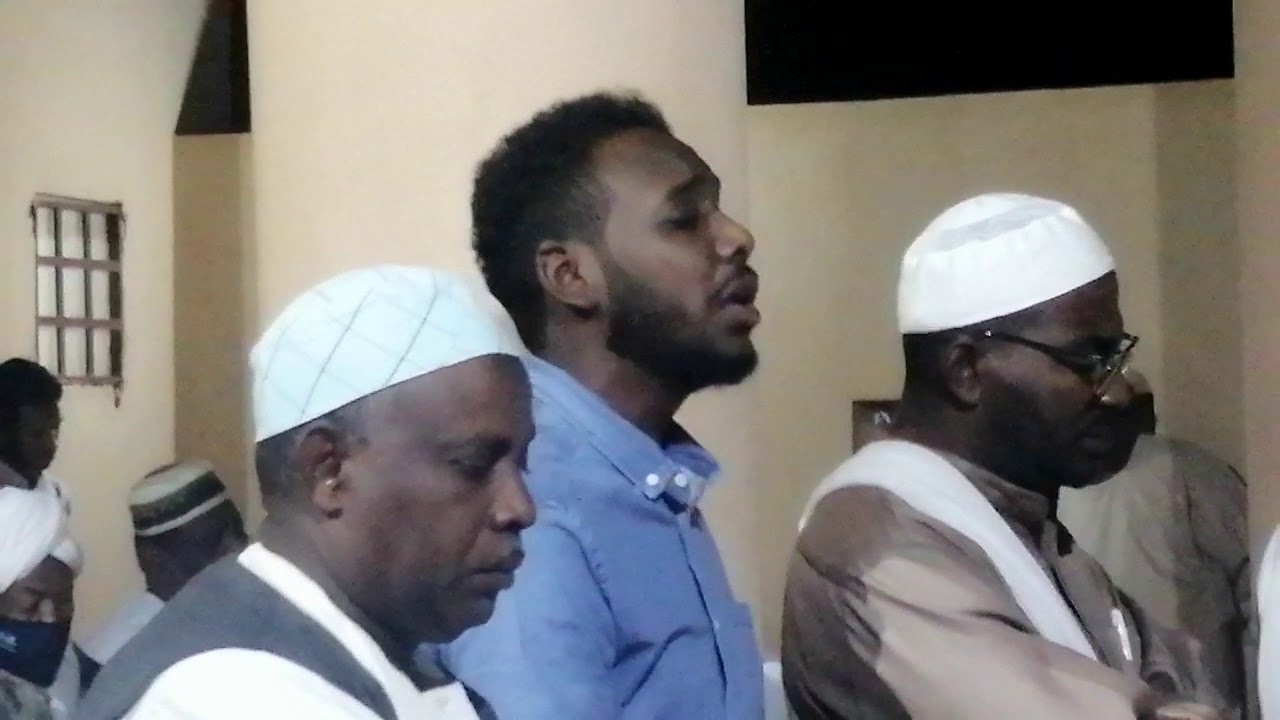 في جمعكم إسعادي منزل الشيخ أبوصالح الشيخ الفاتح مرشد الطريقة السمانية الطيبية القريبية