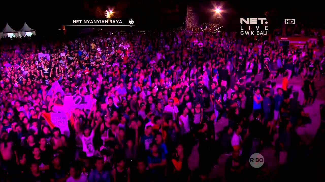 Iwan Fals Duet Bersama Kotak  ( Nyanyian Raya Bali )