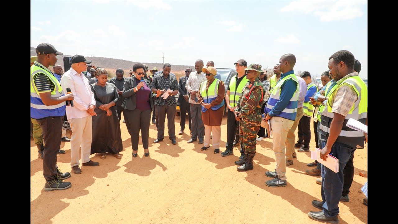 WAZIRI WA ULINZI & JKT AFANYA ZIARA KUKAGUA BARABARA KUELEKEA MAKAO MAKUU YA ULINZI WA TAIFA KIKOMBO