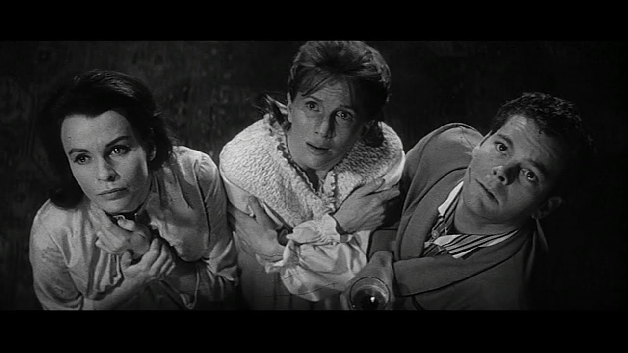 Bis Das Blut Gefriert Trailer Deutsch The Haunting (Bis das Blut gefriert) - Kino Trailer 1963 - YouTube