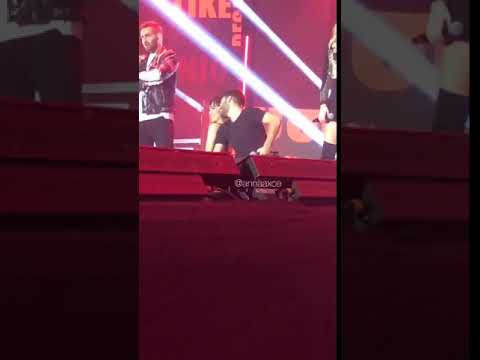 Momento Aitaney: Aitana le da un beso en la mejilla a Agoney en AQLI 27-12-18 spotify customer service