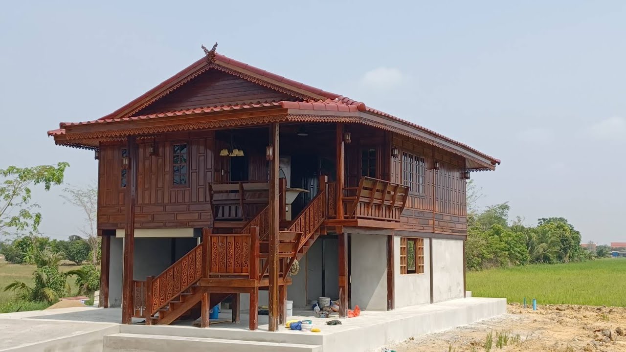 บ้านทรงปั้นหยาหลังใหญ่ฝาเฟี๊ยมยกสูง2ชั้นราคา1,250,000บาท