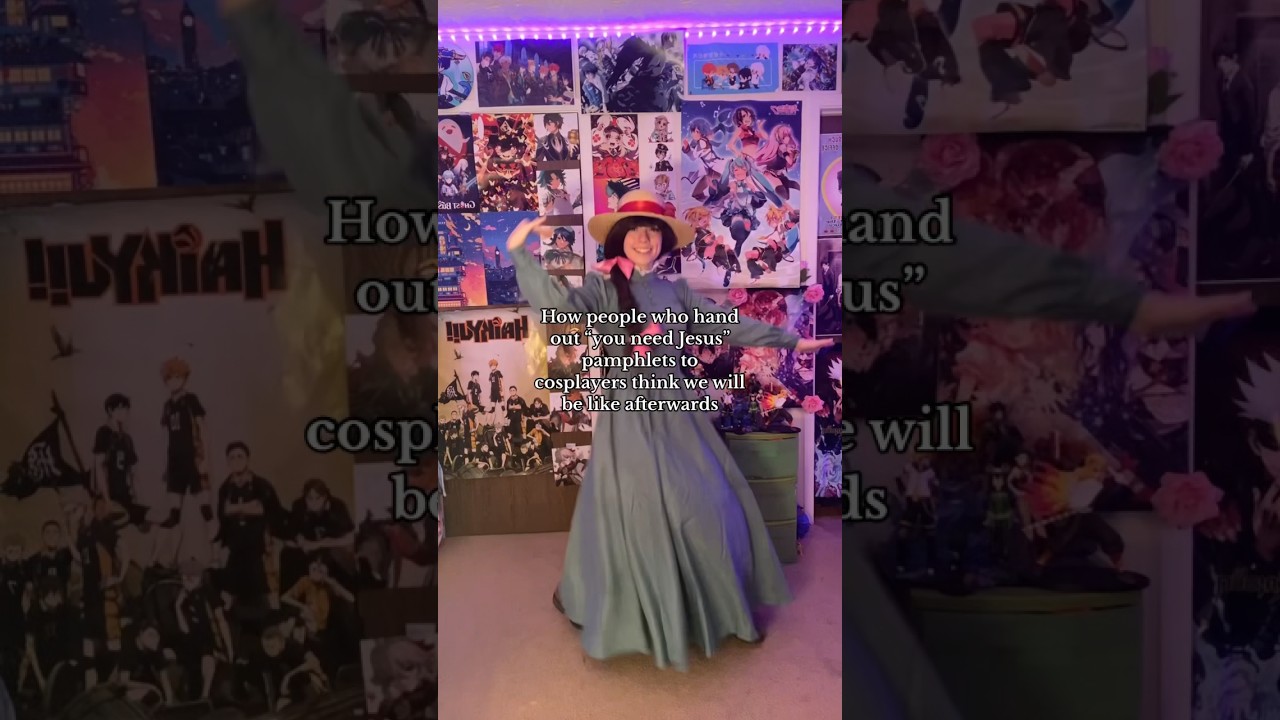 When they’re in front of con’s too #howlsmovingcastlecosplay #studioghiblicosplay #cosplay #anime