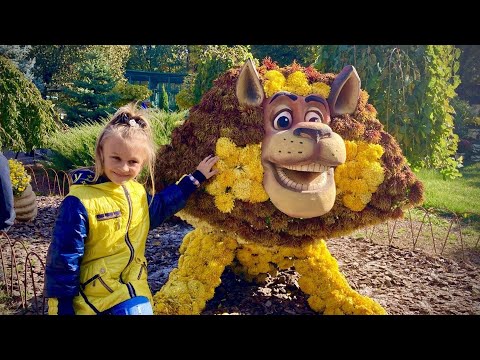 Дети животные и бал хризантем | Ярослава в зоопарке | Tiki Taki Kids