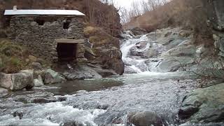 Değirmen Kenarında Şırıl Şırıl Akan Dere