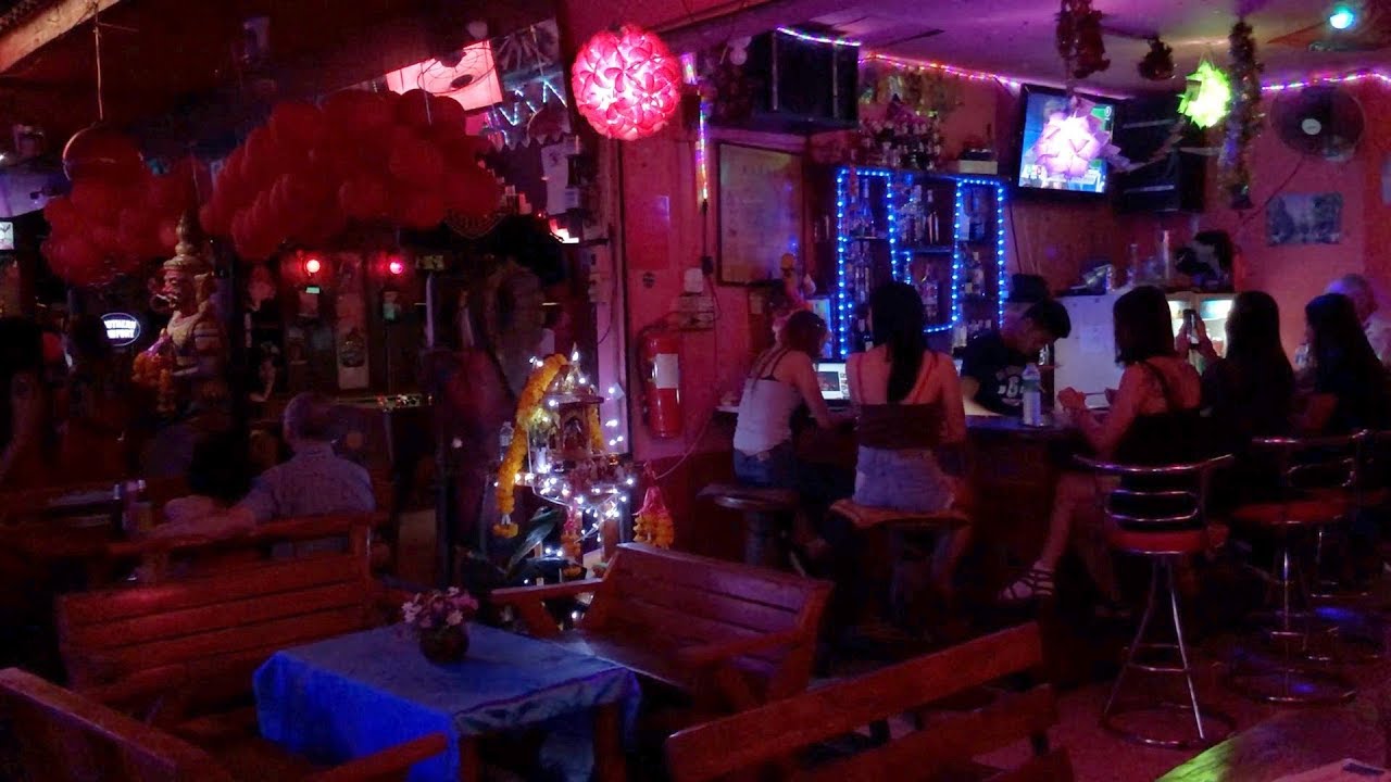 Girly Bars in Chiang Mai - YouTube