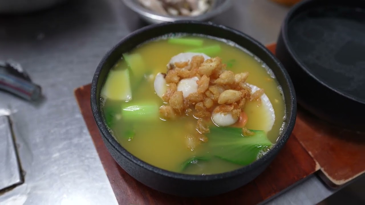 How Pao Fan (rice in seafood broth) is cooked (Little India, Singapore)