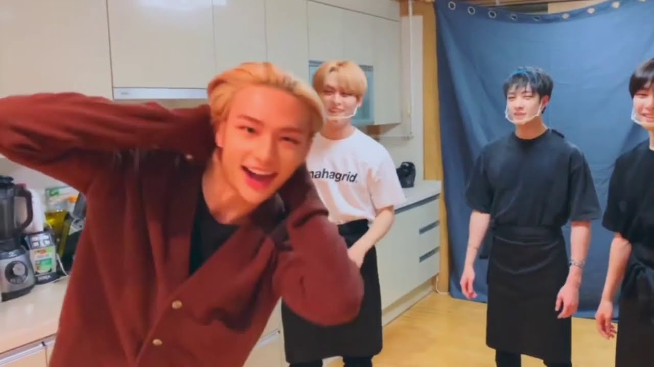 [FMV] Best Song Ever 🦦 Hyunjin