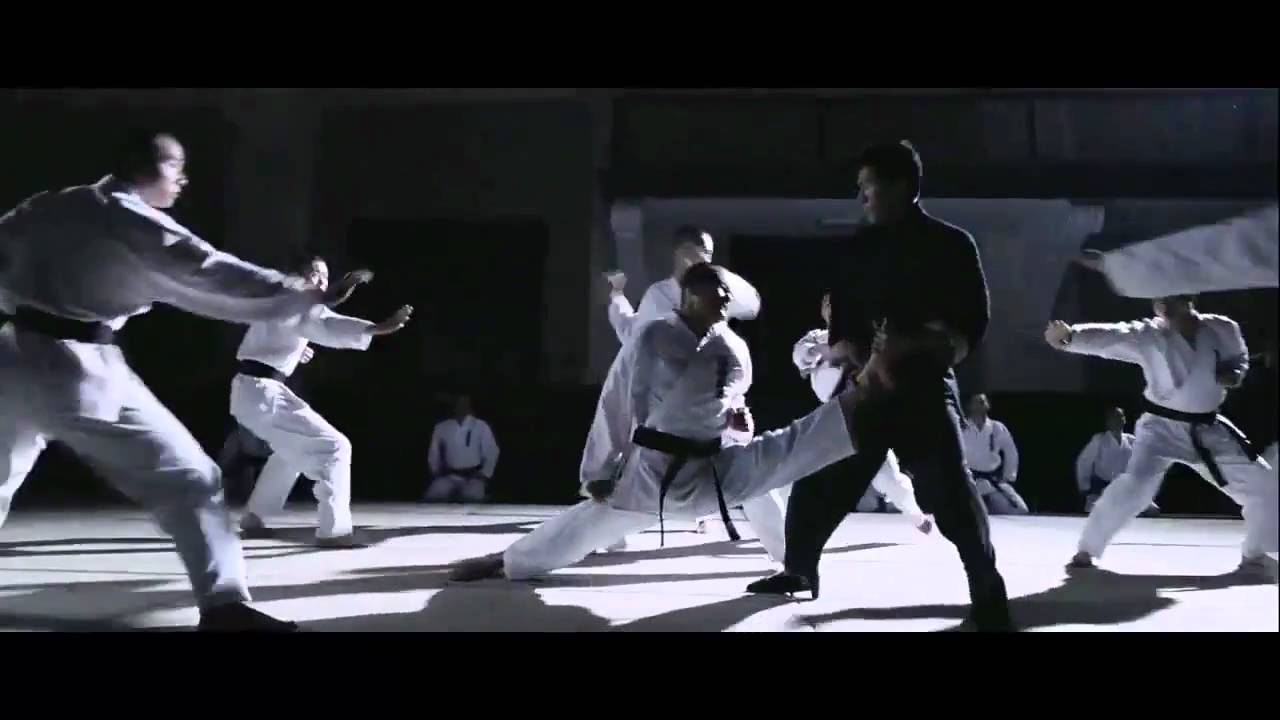 Ip Man - O Grande Mestre - Enfrentando 10 Karatekas 