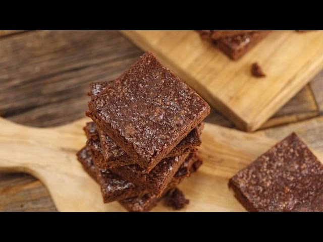 Sarah Michelle Gellar’s Organic Chocolate Lovers Brownie Mix | Rachael Ray Show