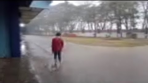 Khell.Brkoenhmn was caught on camera walking out of the classroom while it was raining. 