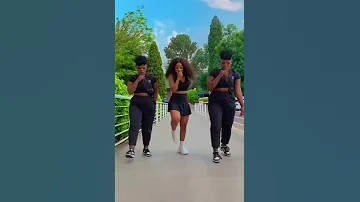 They really can dance ,q twins with another one ❤️😲❤️#shorts