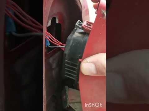 Vidéo : comment démonter le feu arrière d'une Renault clio 2?