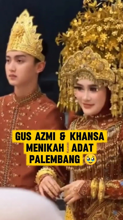 Gus Azmi and Khansa were married according to Palembang customs.
