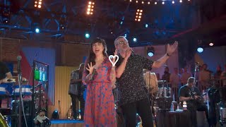 Amor - Mon Laferte & Los auténticos decadentes [lyrics]