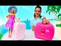 Barbie et Ken vont à la plage. Faisons la valise. Vidéo en français pour les filles.