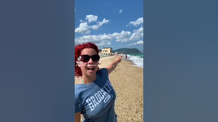 Moglie in vacanza (l'ombrellone)