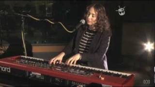 Regina Spektor covers Radiohead No Surprises on Triple J TV Resimi