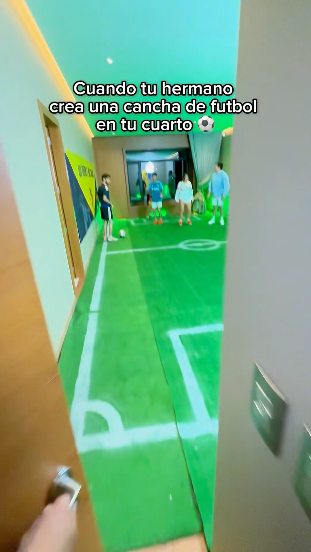 TENGO UNA CANCHA DE FUTBOL EN MI CUARTO ?⚽️