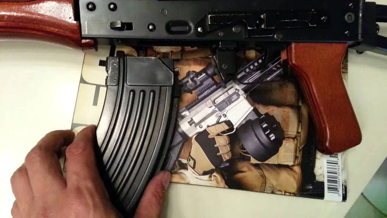 Magazine sits low alowing the firing pin to miss the gas release valve. 