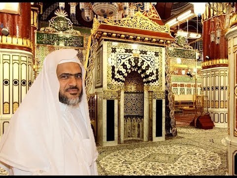 د عبدالباري الثبيتي يت ر ن م في محراب النبيﷺ في الروضة بعد 96 سنة من صلاة الفروض في المحراب النبوي