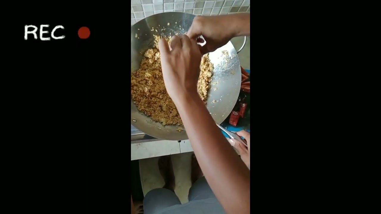 Hello 👋 today we're going to show you how to make simple and delicious fried rice and Ice Milo 🥃🍛