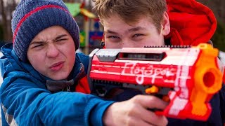 Реакция - подарил другу бластер Nerf Rival Helios