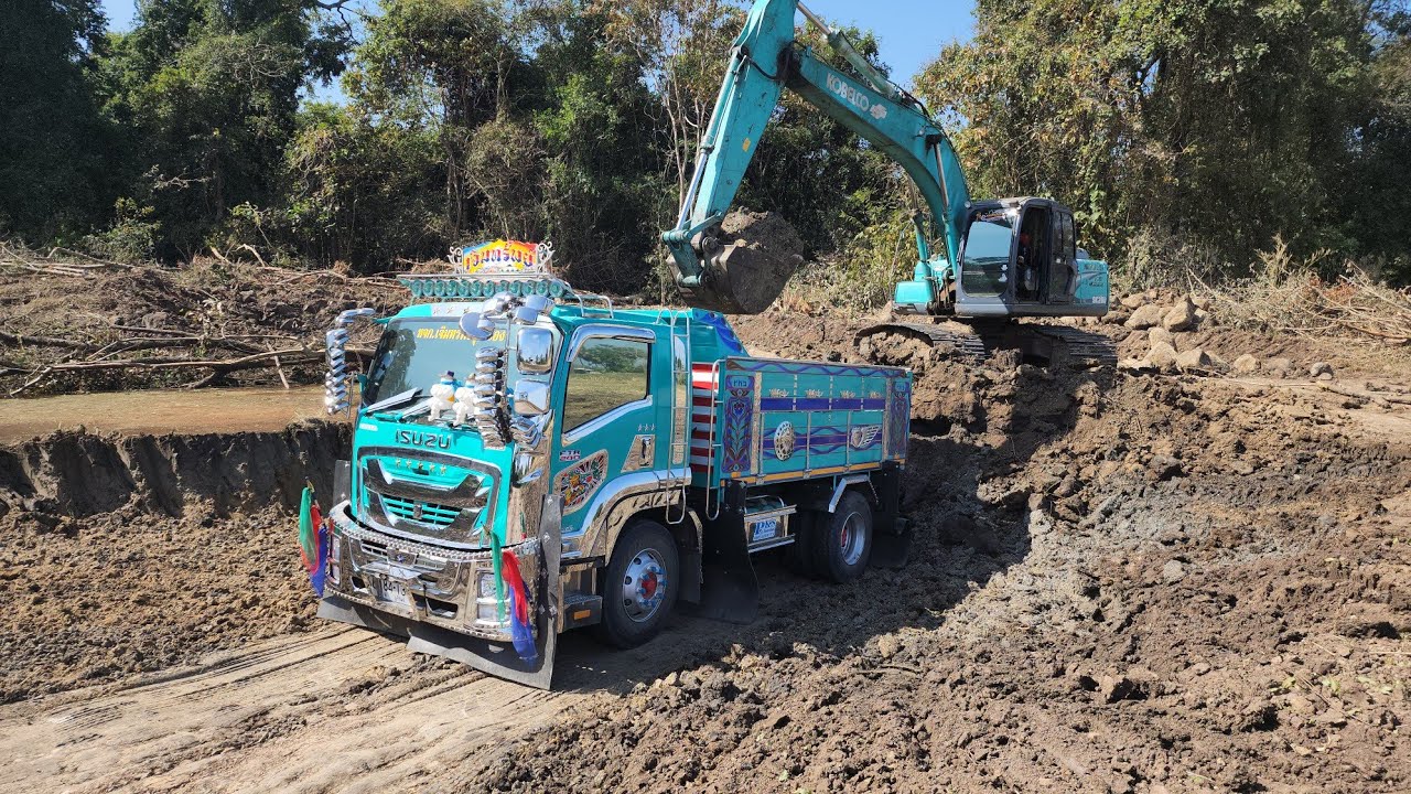 จัดหนักเต็มกล่อง FTR240 สายแบกบุรีรัมย์ Excavator Loading Truck