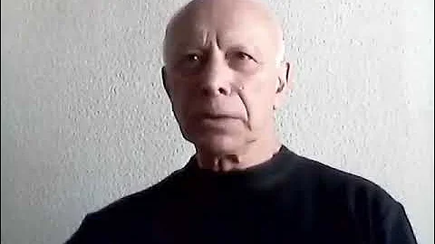 Герой России, полковник авиации Геннадий Штерн призвал летчиков прекратить бомбардировки Украины