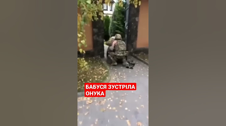 Бабуся на колінах зустрічала свого онука, який визволяв Херсон