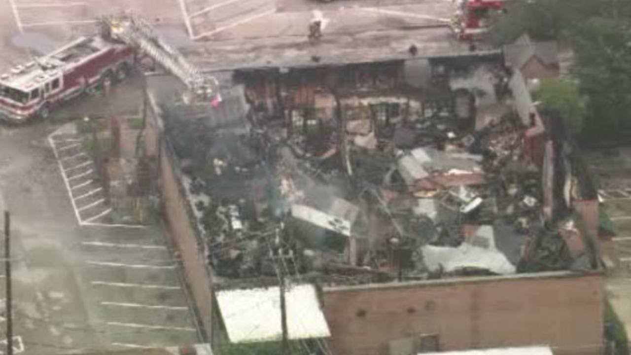 Fire destroys historic restaurant - YouTube