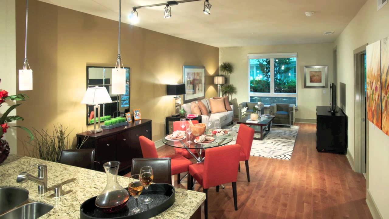 1818 Platinum Triangle