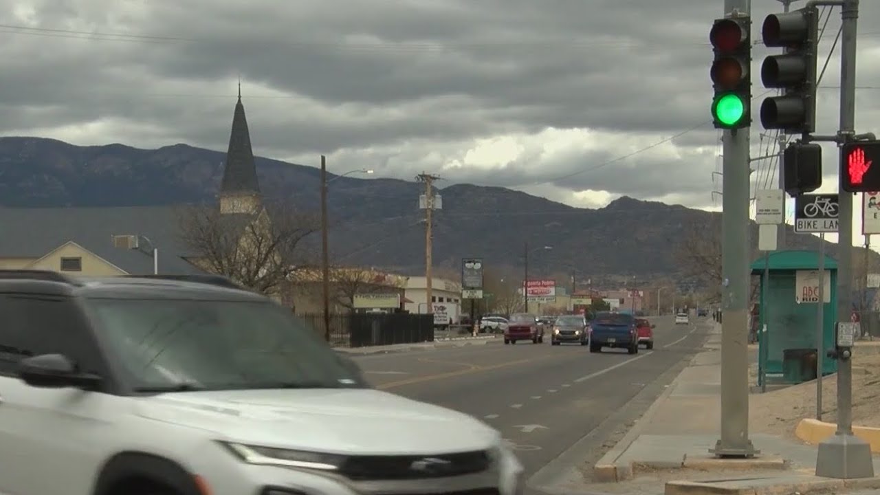 1 dead in pedestrian-vehicle crash, Albuquerque police report - YouTube