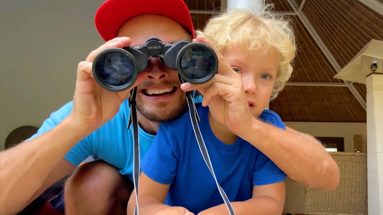 Лев и Семья прячутся от Динозавров.