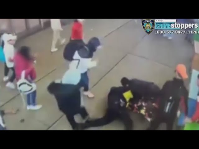 5 Men Arrested After Officers Attacked While Trying To Detain Suspect In Manhattan Nypd