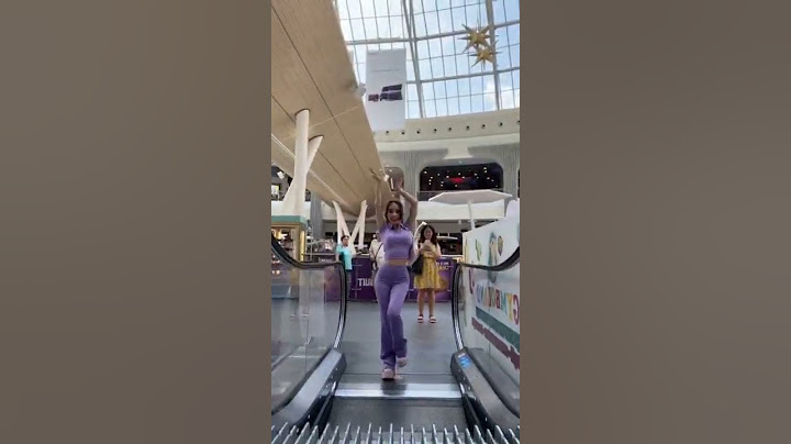 VIRAL DANCE on the ESCALATOR | Andra Gogan #shorts