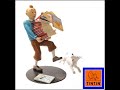 Tintin tenant les albums  v 10 pour moulinsart