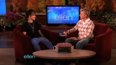 Justin Bieber singing 