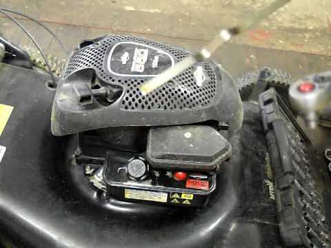 Vídeo: Quanto óleo um motor Briggs and Stratton de 17,5 CV consome?