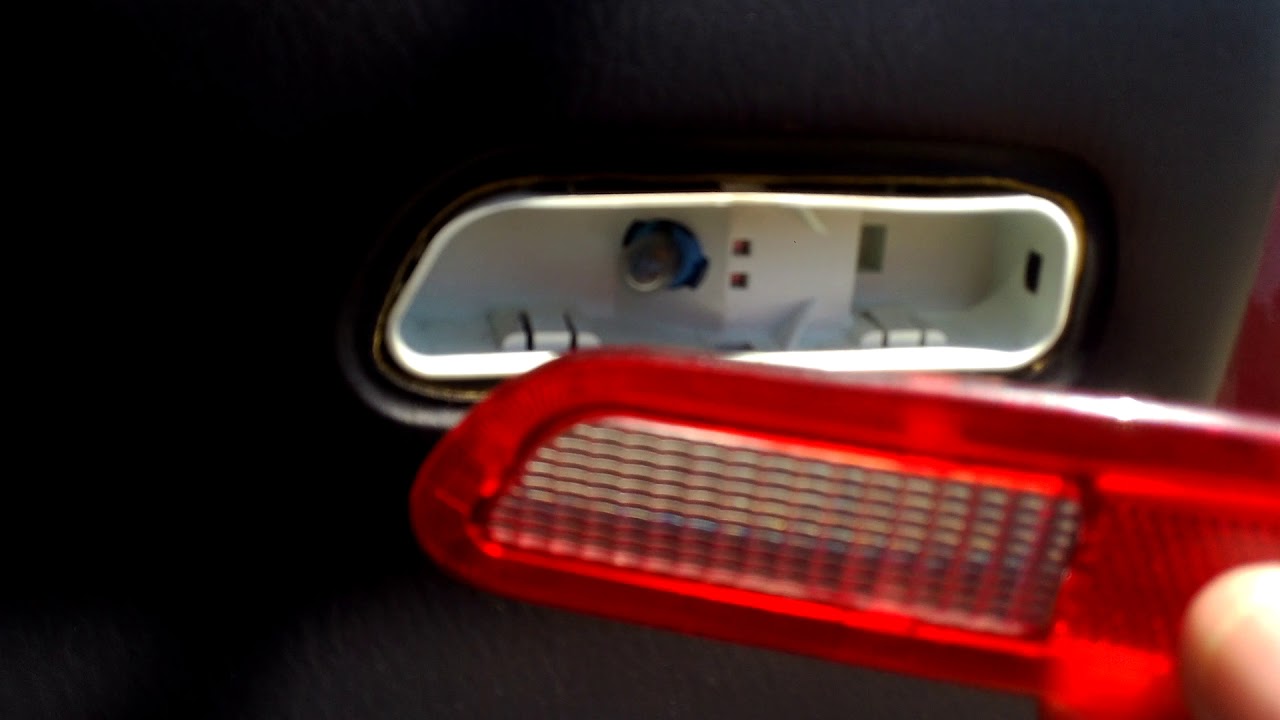 How to change the inside door globe in a Jeep Grand Cherokee v8 animal