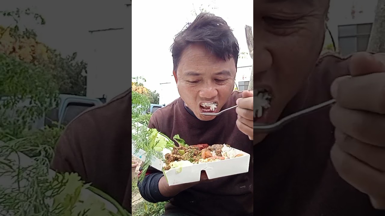 กินข้าวกับน้ำพริกกับผักเป็นอะไรที่อร่อยมาก