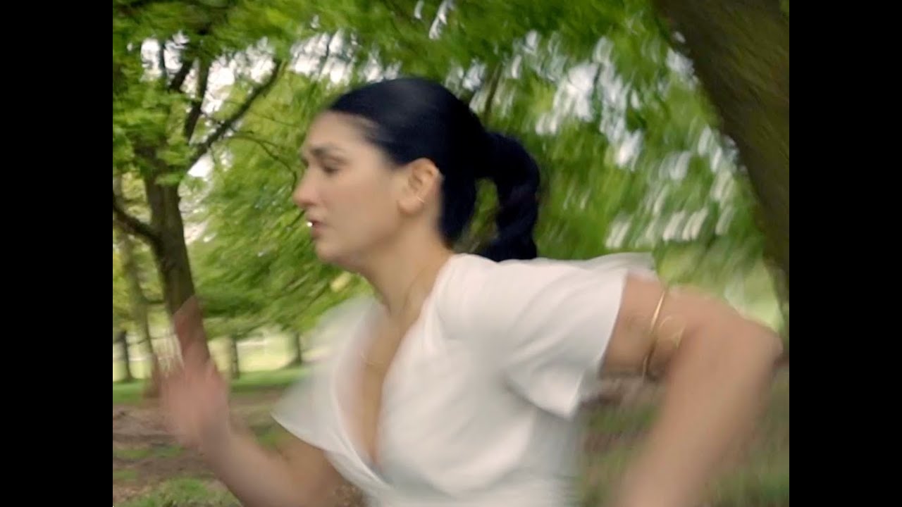 Παρακολούθηση Sahirah - on your own (Music Video) στο YouTube Παρακολούθηση Sahirah - on your own (Music Video) στο YouTube