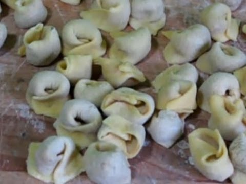 Cappelletti in brodo fatti in casa